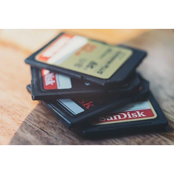 digital-camera-memory-card (98)-1793323-11279.webp